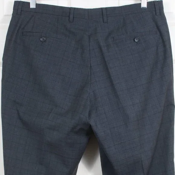 [SOLD] Hugo Boss 40R Modern Fit Wool Gray Check Single Breasted suit. - Picture 10 of 12